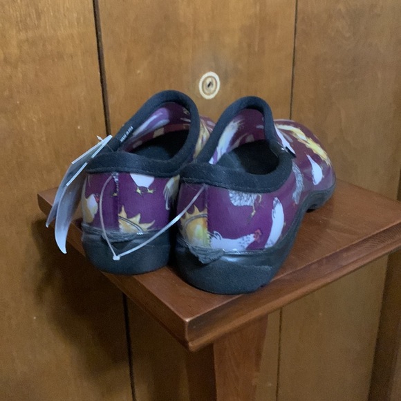 SLOGGERS- Purple with Chickens Waterproof Shoes - Picture 3 of 7